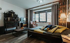 Singer Retro Studio In Kazimierz
